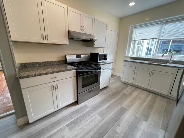 811 Washington St APT 3, Brookline, MA 02446
