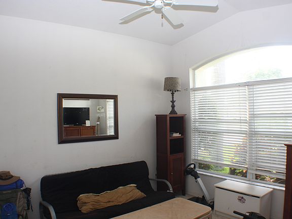 3rd image of 909 Teaberry Ln