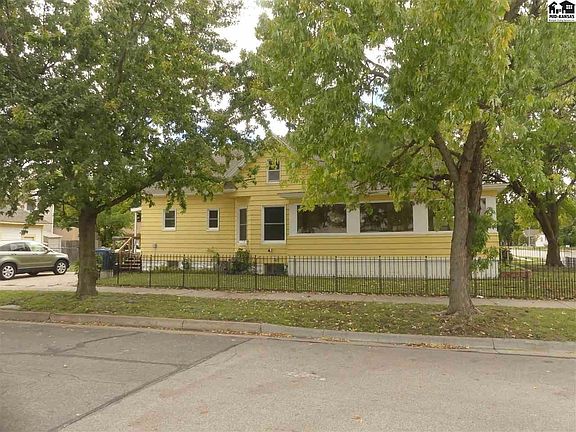 2nd image of 814 N Plum St
