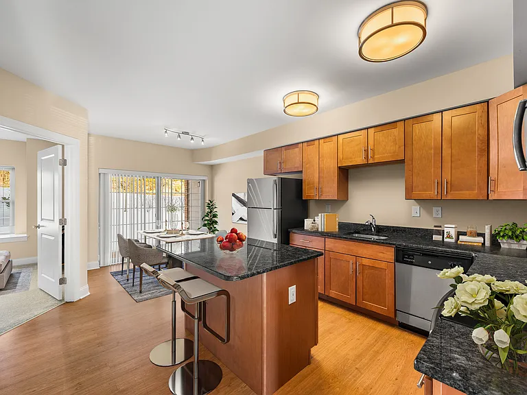 Corner Park Apartments — Photo 4