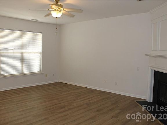 3rd image of 3275 Mannington Dr