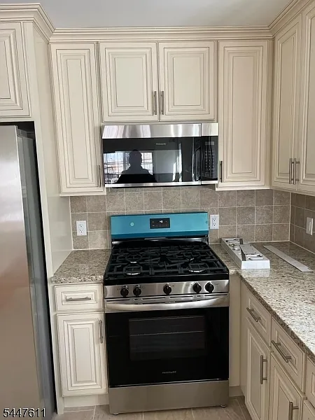 3 bed, 2.0 bath, $2,800 — Photo 2