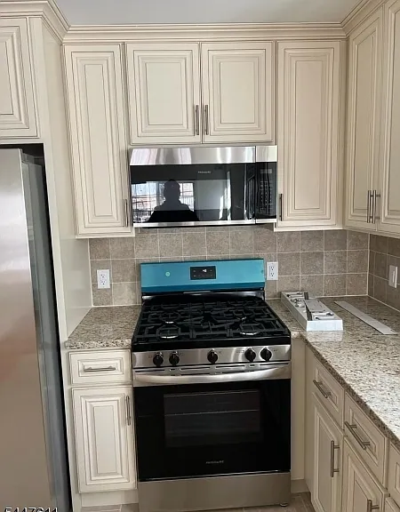 57 Woodside Pl — Photo 2