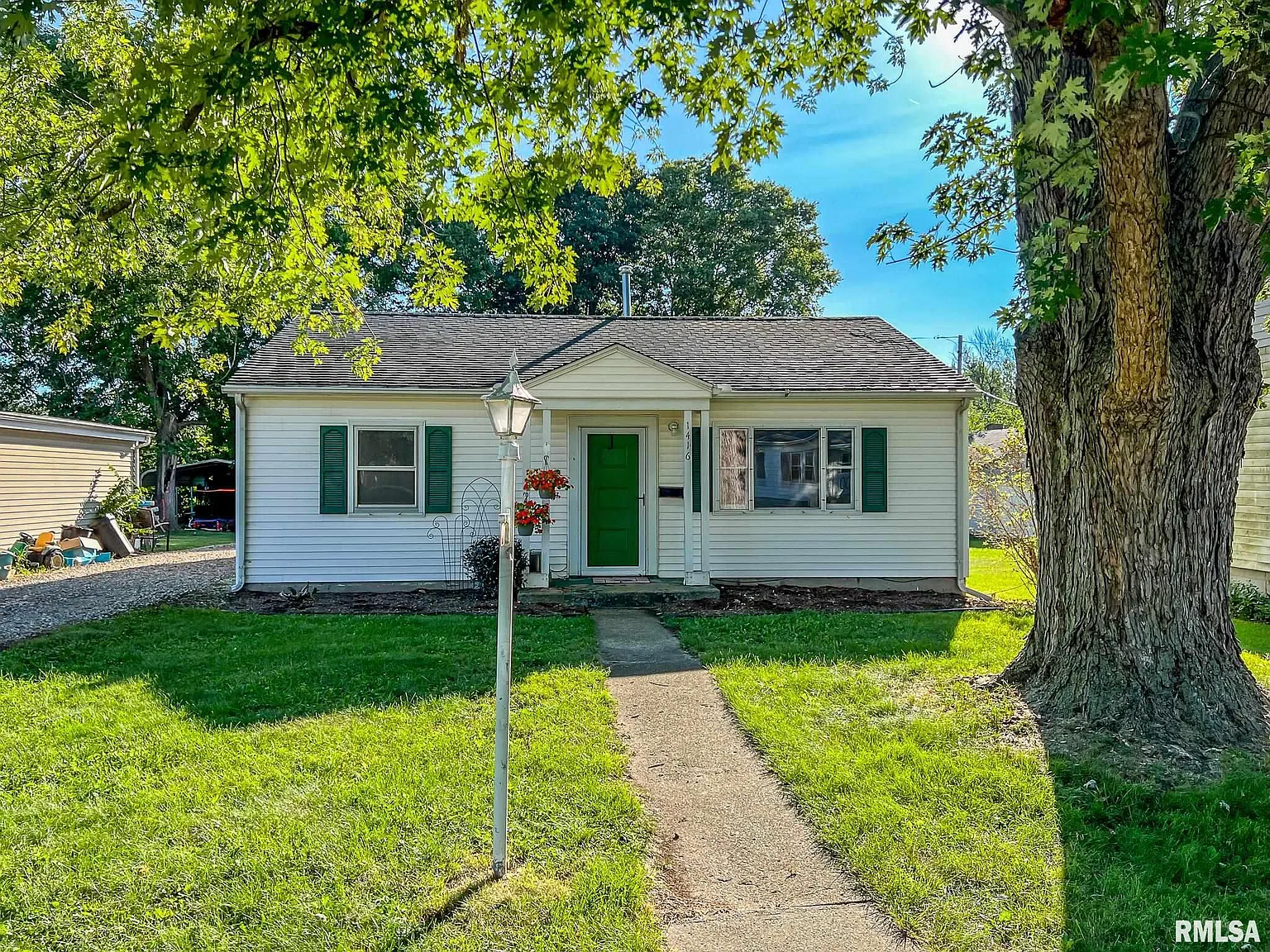 1416 N Cutright St photo 1
