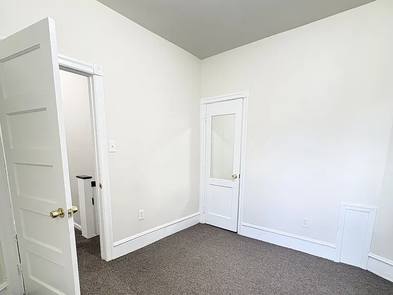 2nd middle bedroom