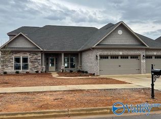 7601 Flint Crossing Cir, Owens Cross Roads, AL 35763
