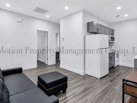 3rd image of 702 Carmen Ave