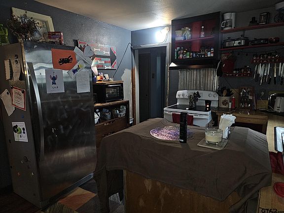 5th image of 207 Forrest St