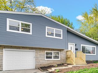 1301 Wood St, Valparaiso, IN 46383