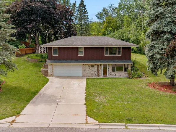 2595 Cypress St N, Maplewood, MN 55109