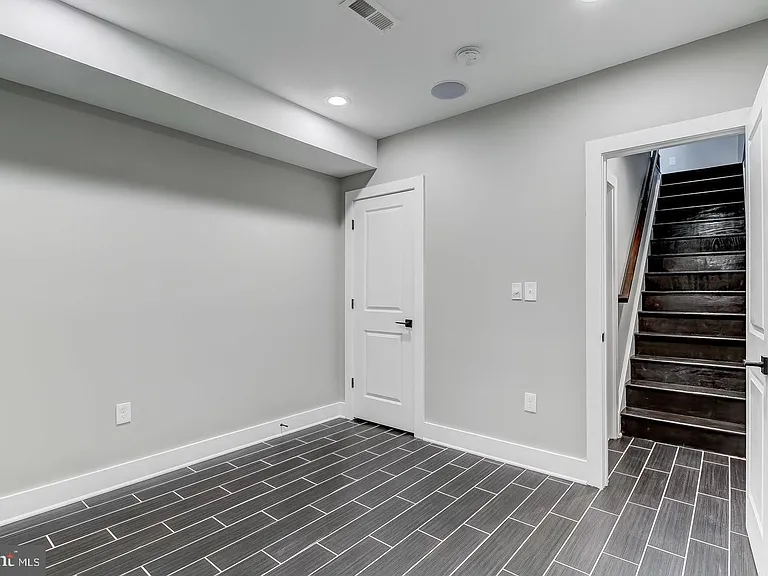 1440 S Charles St — Photo 18