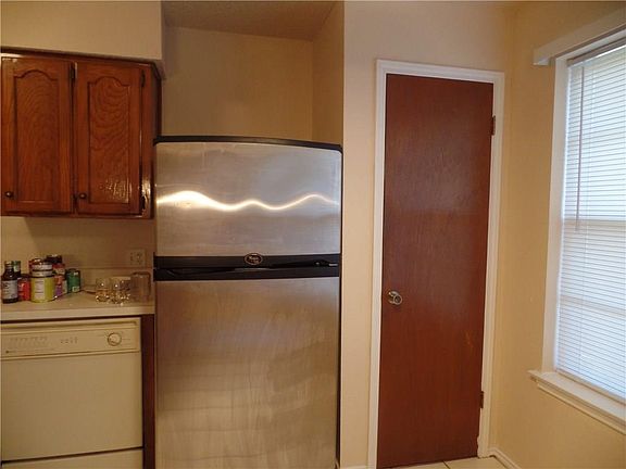 4th image of 203 Royal Field Dr