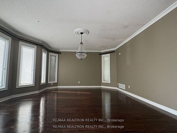 5th image of 21 Goldring Cres