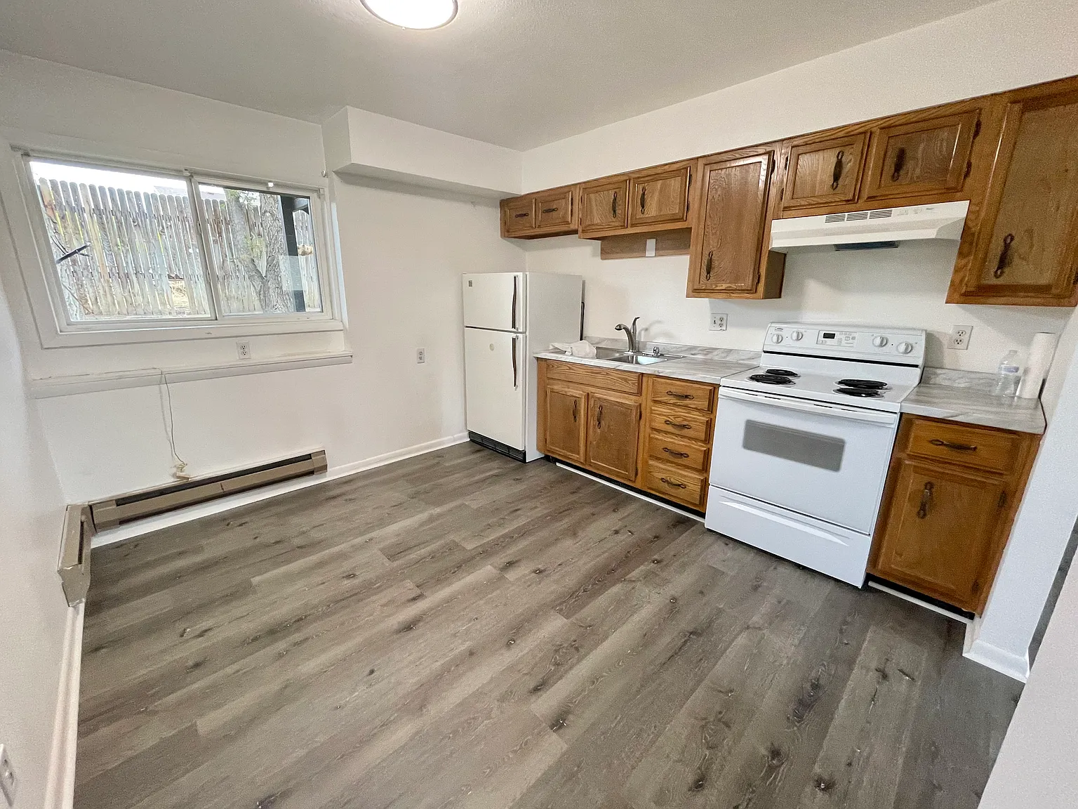 2 bed, 1.0 bath, 750 sqft, $800 — Photo 2