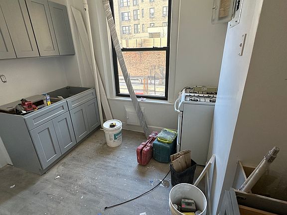 5th image of 325 W 77th St #7H