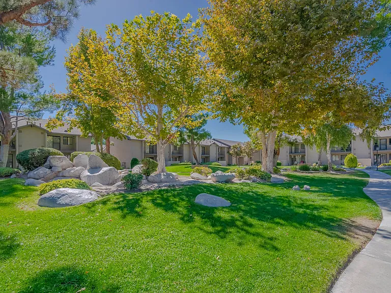 Sunset Ridge Apartments — Photo 12