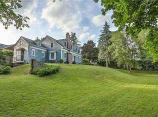 6 Elmbrook Dr, Pittsford, NY 14534