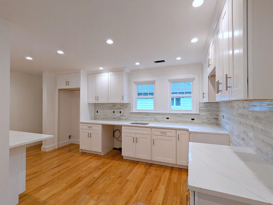 1st image of 34-36 Brimmer St #2