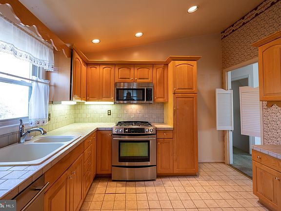 4th image of 2716 Bowling Green Dr