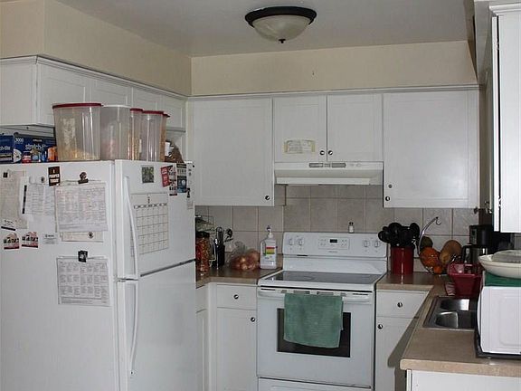 5th image of 42359 Greenbrier Ln