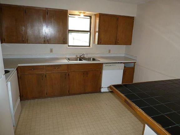 4th image of 421 E Benton St