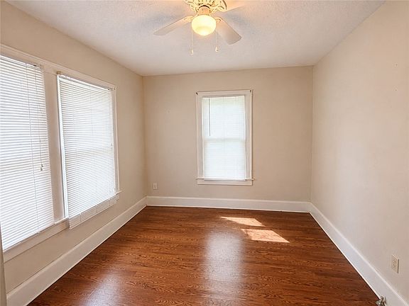 5th image of 645 W Yoakum Ave