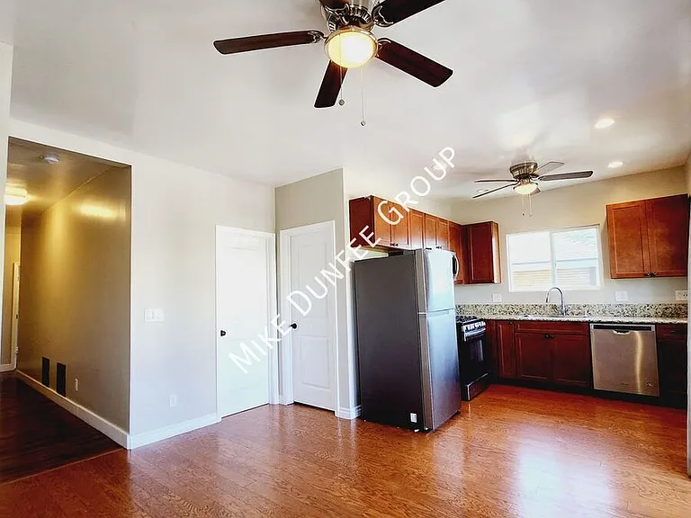 412 E 7th St #2 — Photo 6