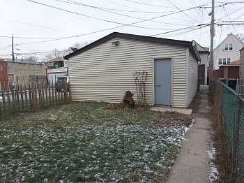 3rd image of 2944 N Gresham Ave