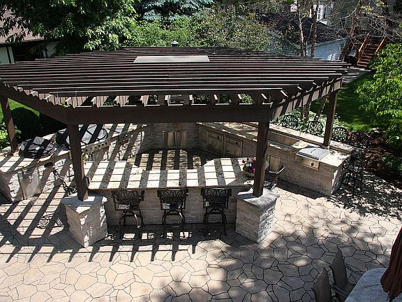 Outdoor Kitchen & Pergola
