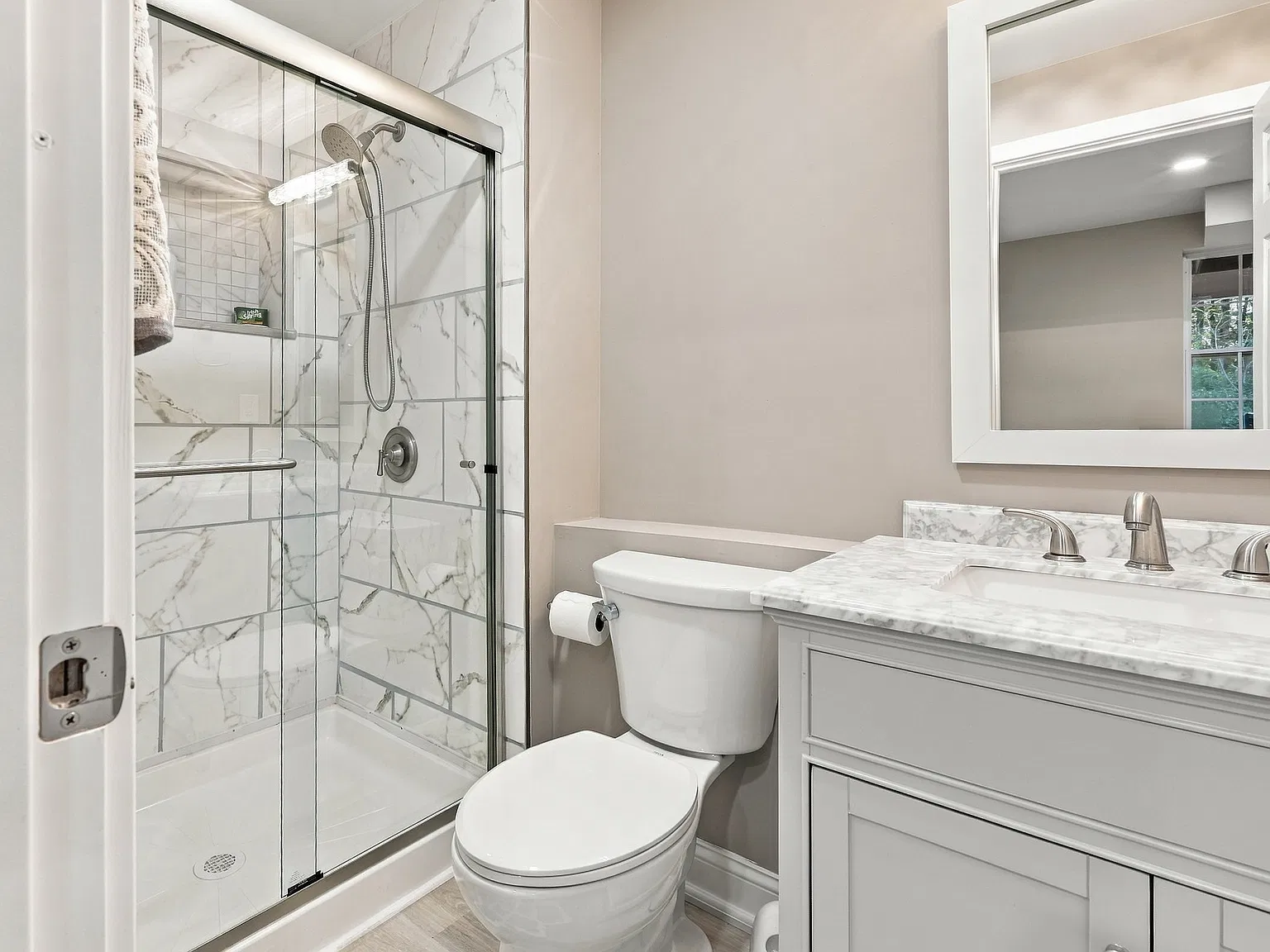 5 bed, 5500 sqft, $4,750 — Photo 3