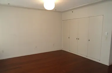 Sold by Manhattan Network Inc.