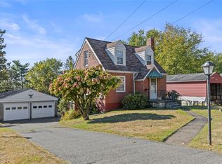 1645 Charlton Heights Rd, Coraopolis, PA 15108