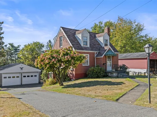 1645 Charlton Heights Rd, Coraopolis, PA 15108