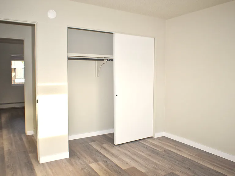 Summit View Apartments — Photo 122