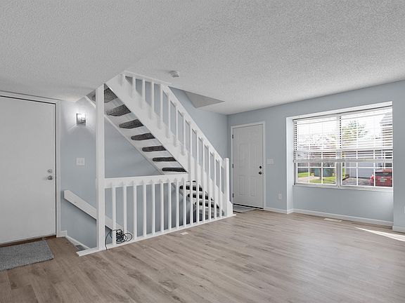 4th image of 4917 Singleton Dr #8D