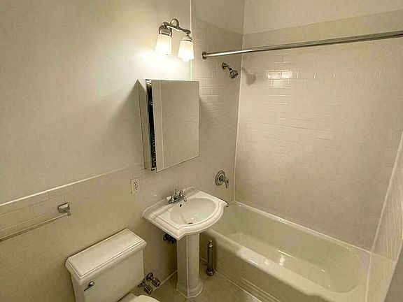 4th image of 421 E 81st St #1D