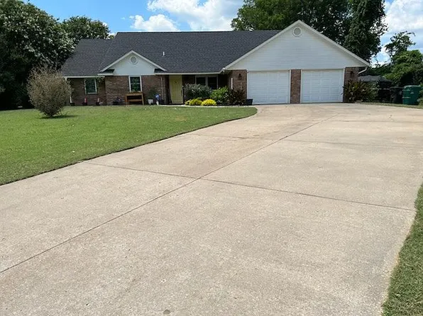 1201 Taylor Oaks Cir, Sallisaw, OK 74955