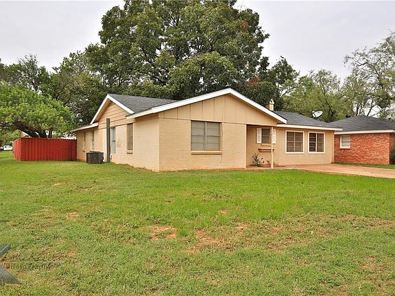 3rd image of 1402 Mimosa Dr