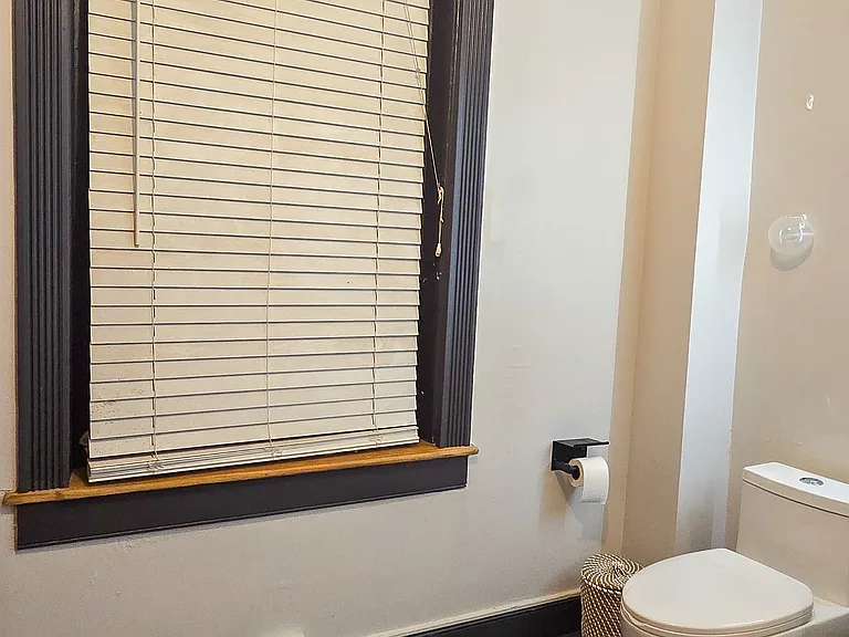 209 W Clay St — Photo 27