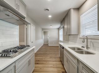 3805 Burkett Dr, Benbrook, TX 76116