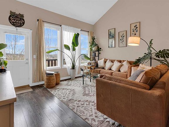 3rd image of 28 NW Heritage Dr #17