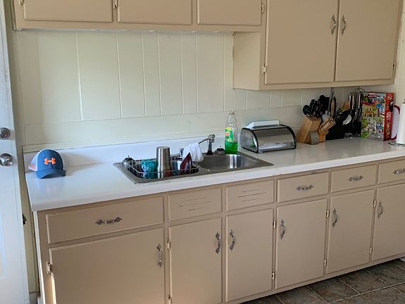 4th image of 1528 N Sunrise Dr