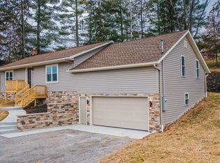 957 Schneiders Crossing Rd NW, Dover, OH 44622