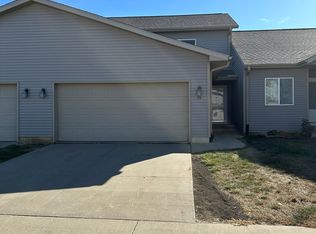 35 Woodstone Ln SW, Cedar Rapids, IA 52404