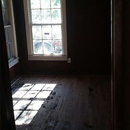 5th image of 1724 Lloyd Ave