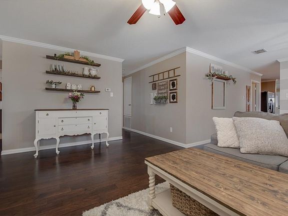 5th image of 2913 Lake Vista Dr