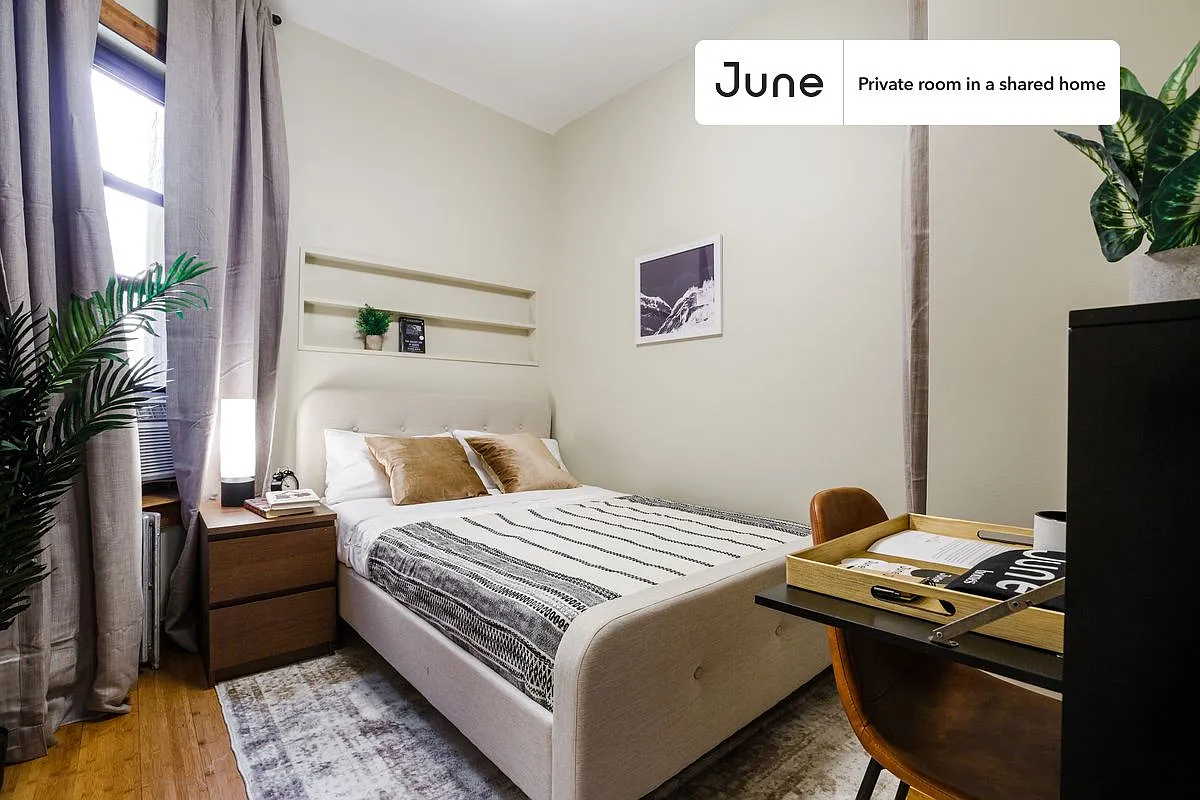 Full bedroom in 3 bed/1 bath home in Hell's Kitchen #216 A — Photo 1