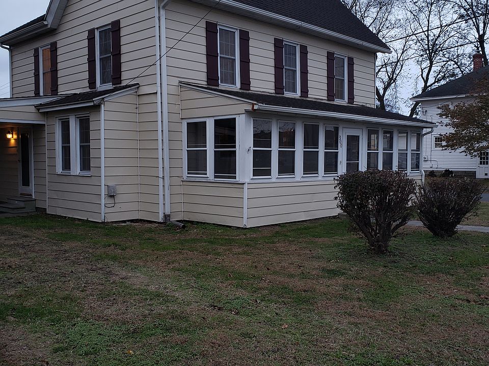 1st image of 300 S Bay St