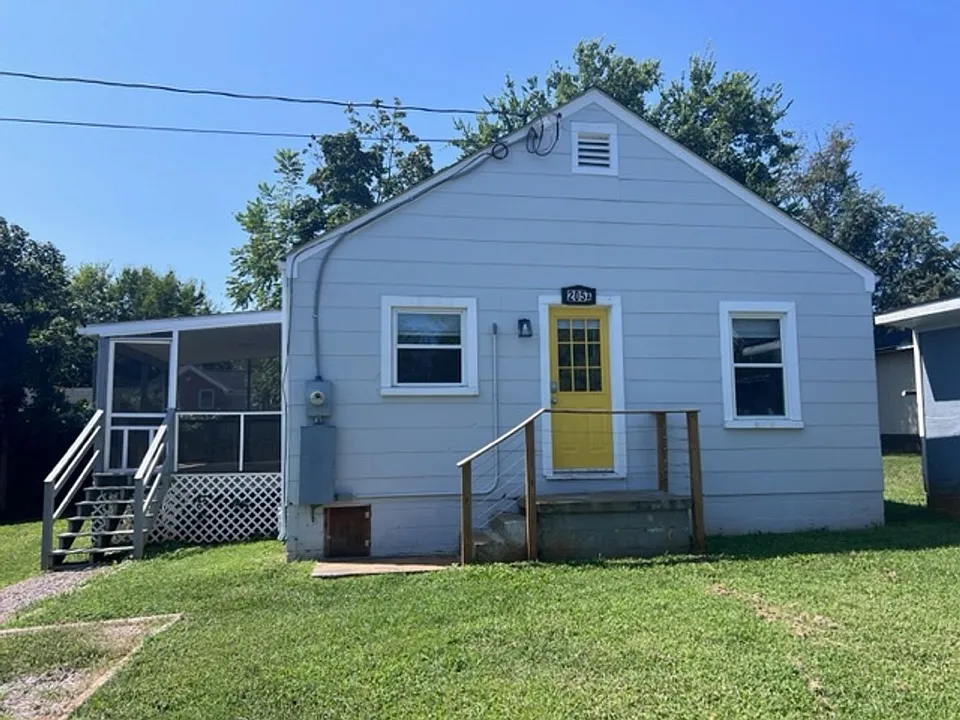 205A Douglas Ave