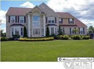 2 Marylou Ct, Manalapan, NJ 07726